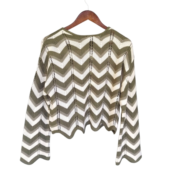 Boho Crochet Chevron Patterned Bell Sleeve Top - Picture 4 of 5